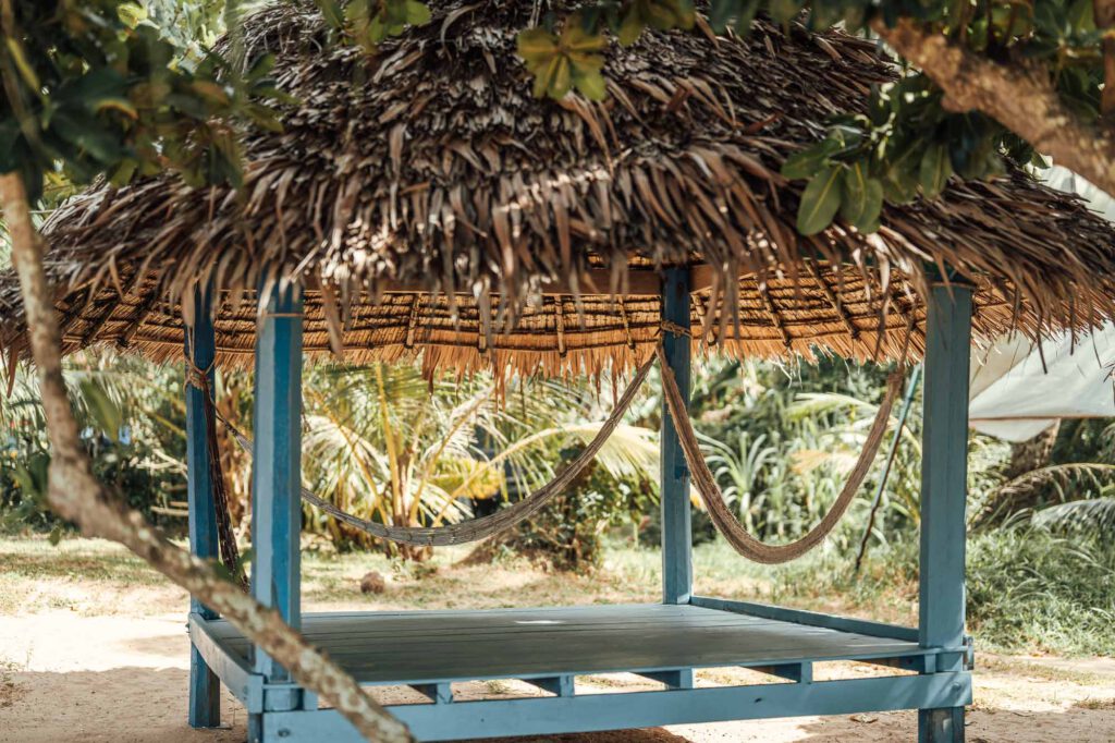 Entspannen in kambodscha in hängematten auf der insel koh tonsay