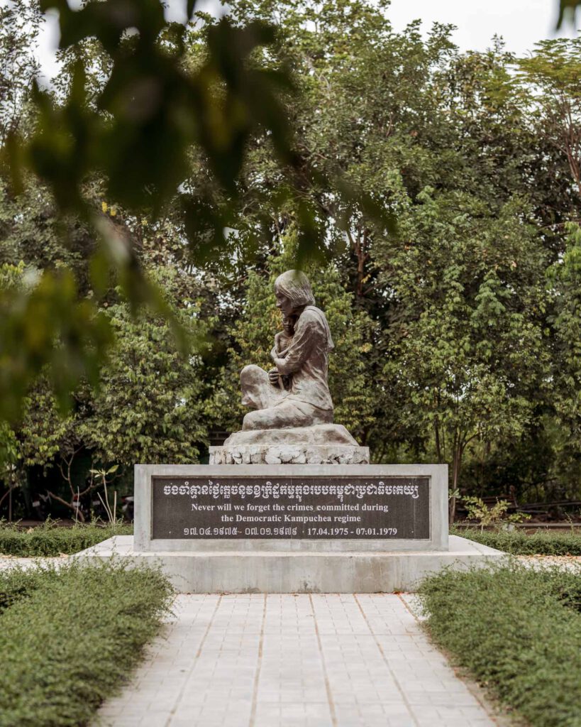 Monument in phnom penh beim killing field