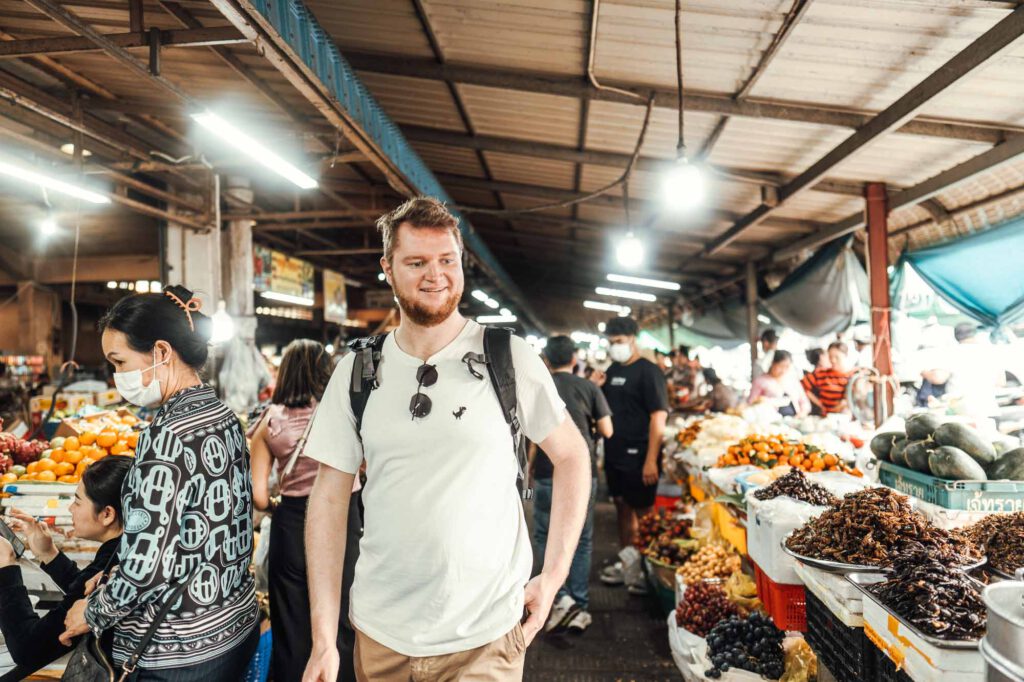 Besuch auf dem streetfood markt in phnom penh in kambodscha